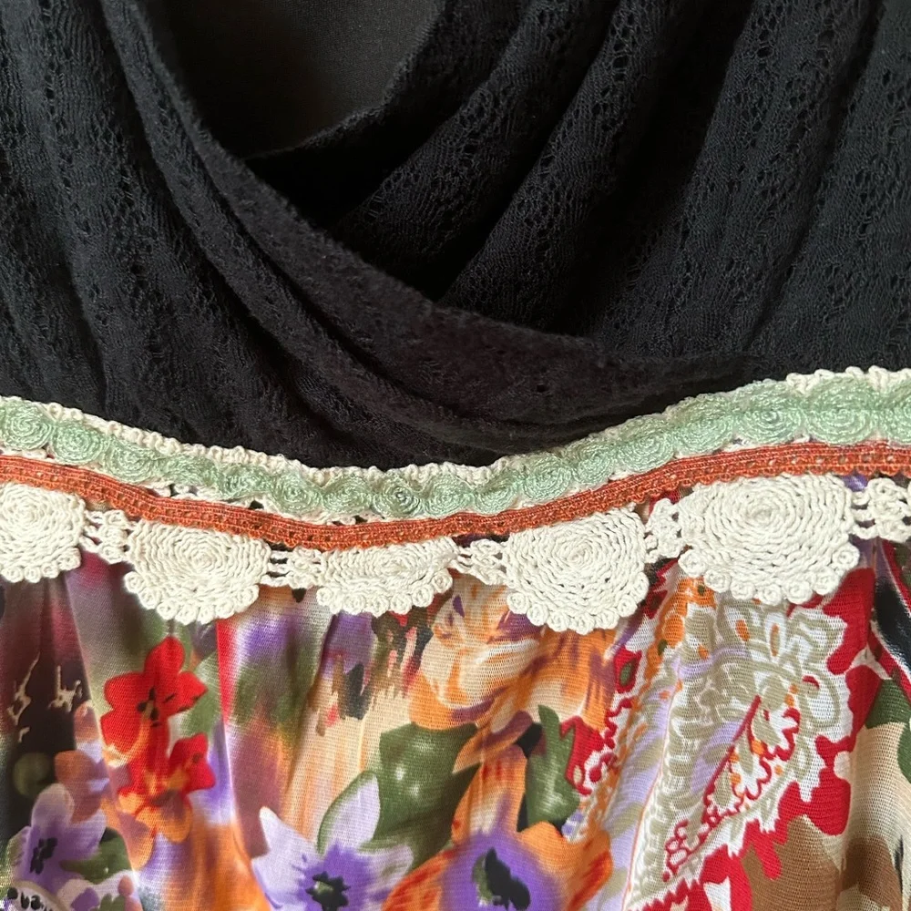 Floral Colorful Spring Summer V Neck Blouse Medium Crochet floral print tunic - Picture 9 of 12